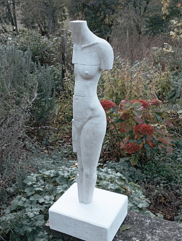 Woman in 6 Blocks